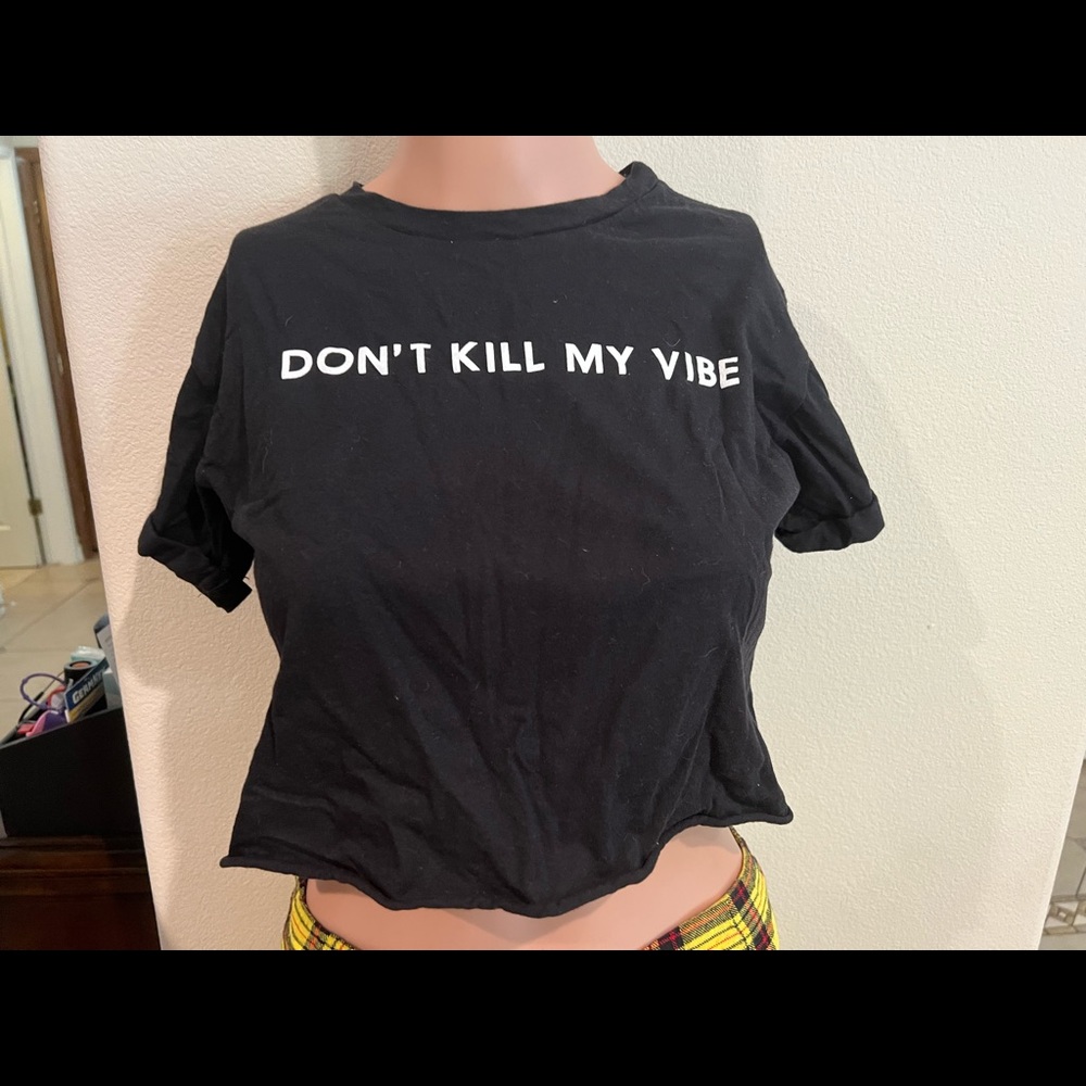 Black crop top shirt